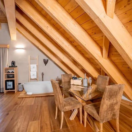 Au Petit - Ecohotel Parc & ホテル シャンポルク