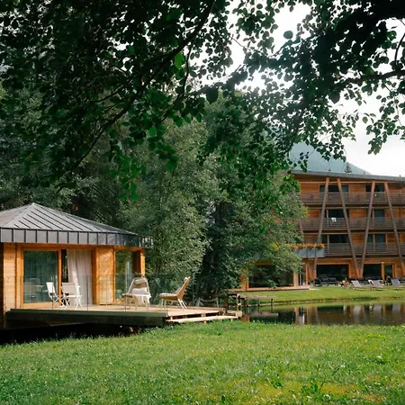 Au Petit - Ecohotel Parc & 5* シャンポルク