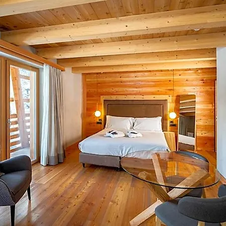 Au Petit - Ecohotel Parc & シャンポルク